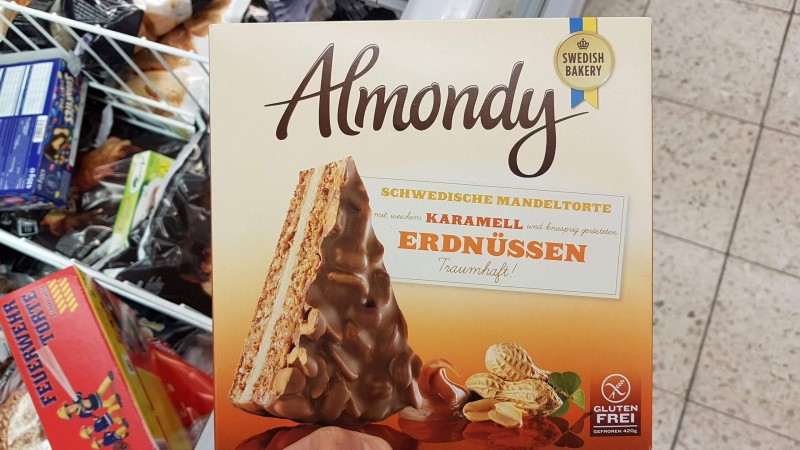 Almondy - Schwedische Mandeltorte, mit Karamell &amp; Ernüssen