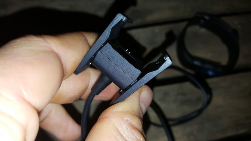 Das Ladekabel des Fitbit Charge 2