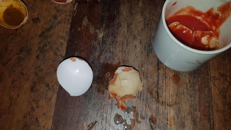 Zahnverfärbung durch passierte Tomaten (Vorher/Nachher mit Eierschalen-Versuch)