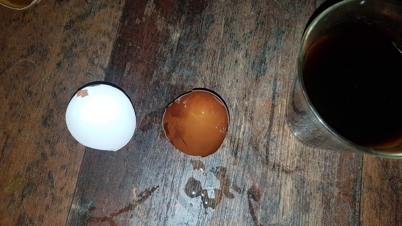 Zahnverfärbung durch schwarzen Kaffee (Vorher/Nachher mit Eierschalen-Versuch)